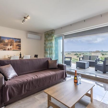 3 Bedroom Apartment - Walking Distance From Airport Gudja Экстерьер фото