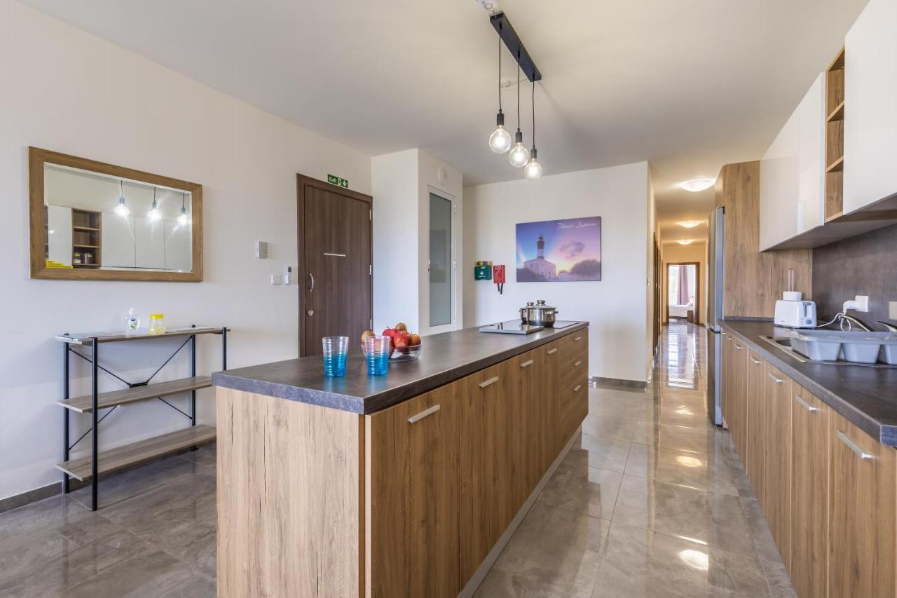 3 Bedroom Apartment - Walking Distance From Airport Gudja Экстерьер фото