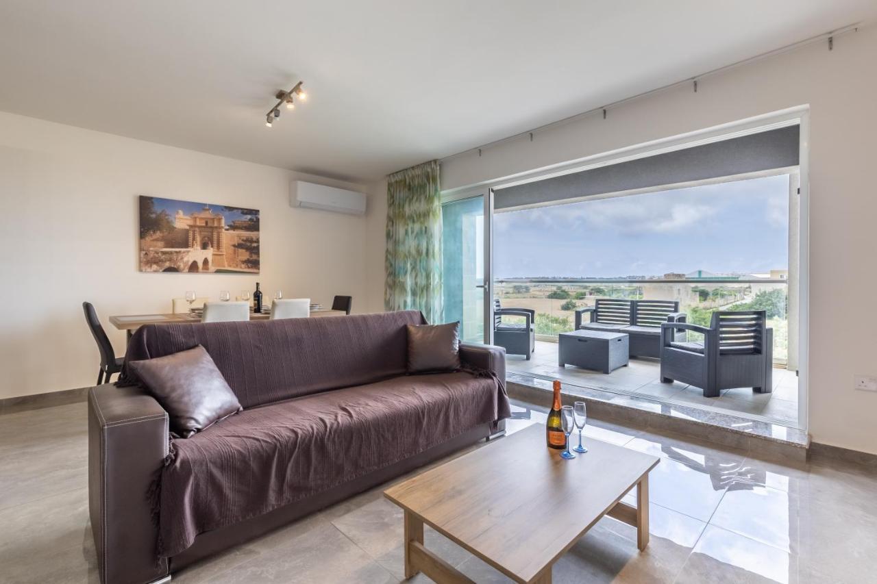 3 Bedroom Apartment - Walking Distance From Airport Gudja Экстерьер фото