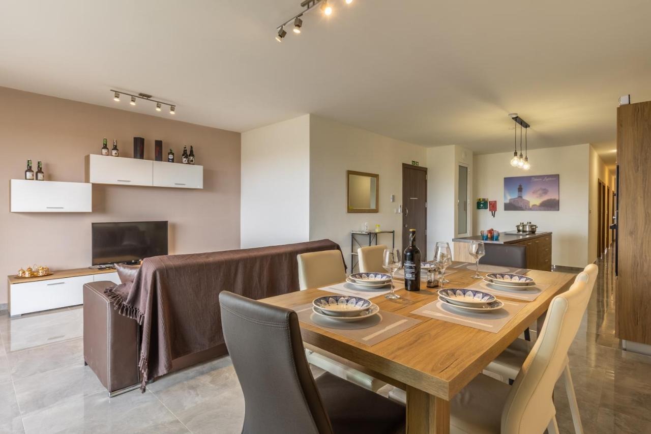 3 Bedroom Apartment - Walking Distance From Airport Gudja Экстерьер фото