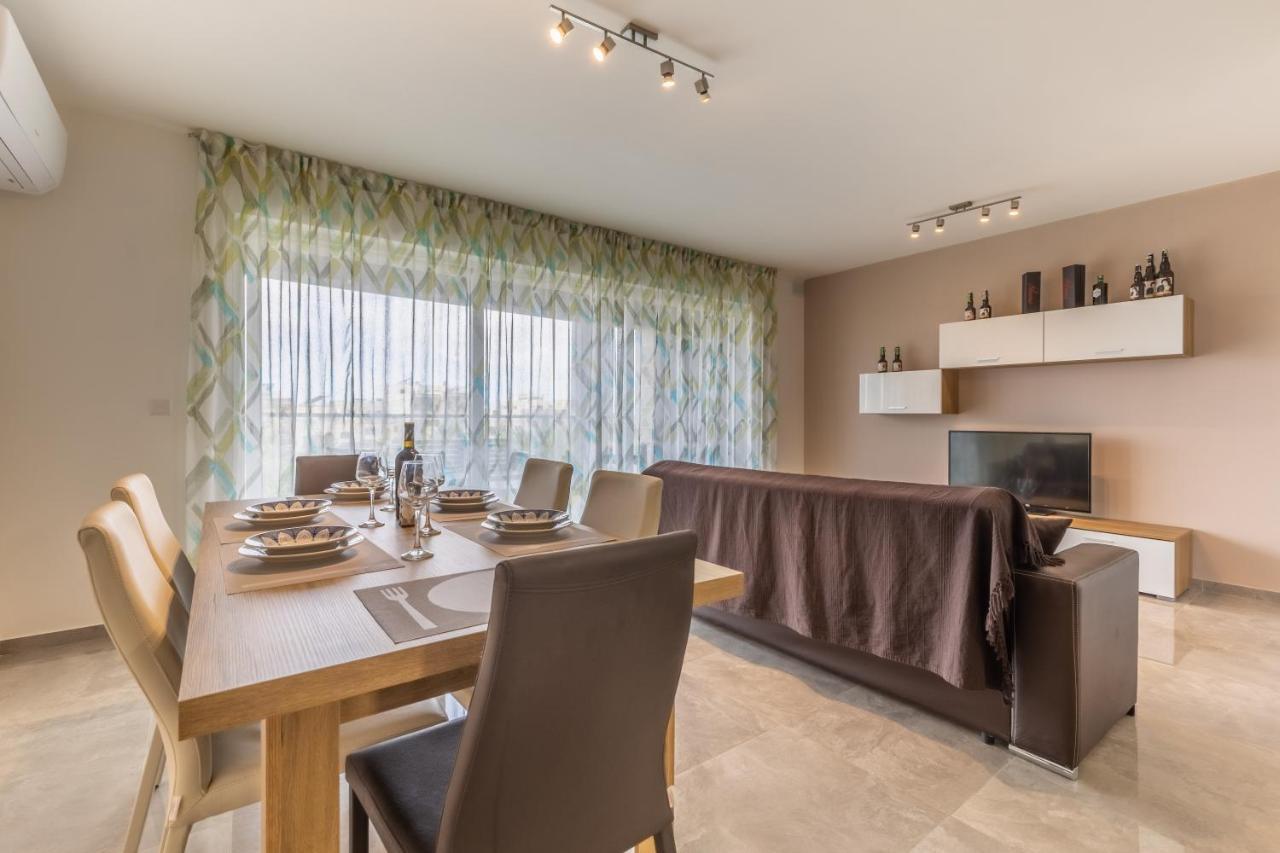 3 Bedroom Apartment - Walking Distance From Airport Gudja Экстерьер фото