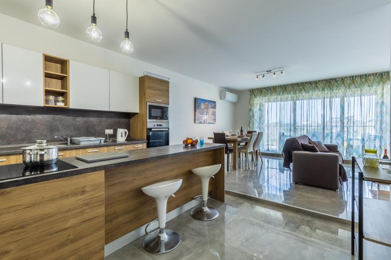 3 Bedroom Apartment - Walking Distance From Airport Gudja Экстерьер фото