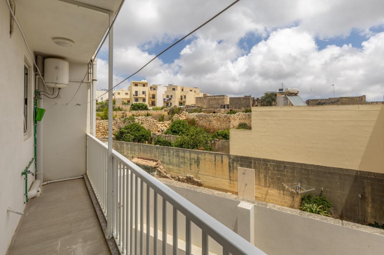 3 Bedroom Apartment - Walking Distance From Airport Gudja Экстерьер фото