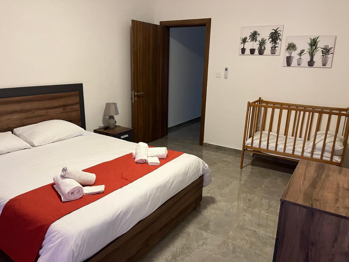 3 Bedroom Apartment - Walking Distance From Airport Gudja Экстерьер фото