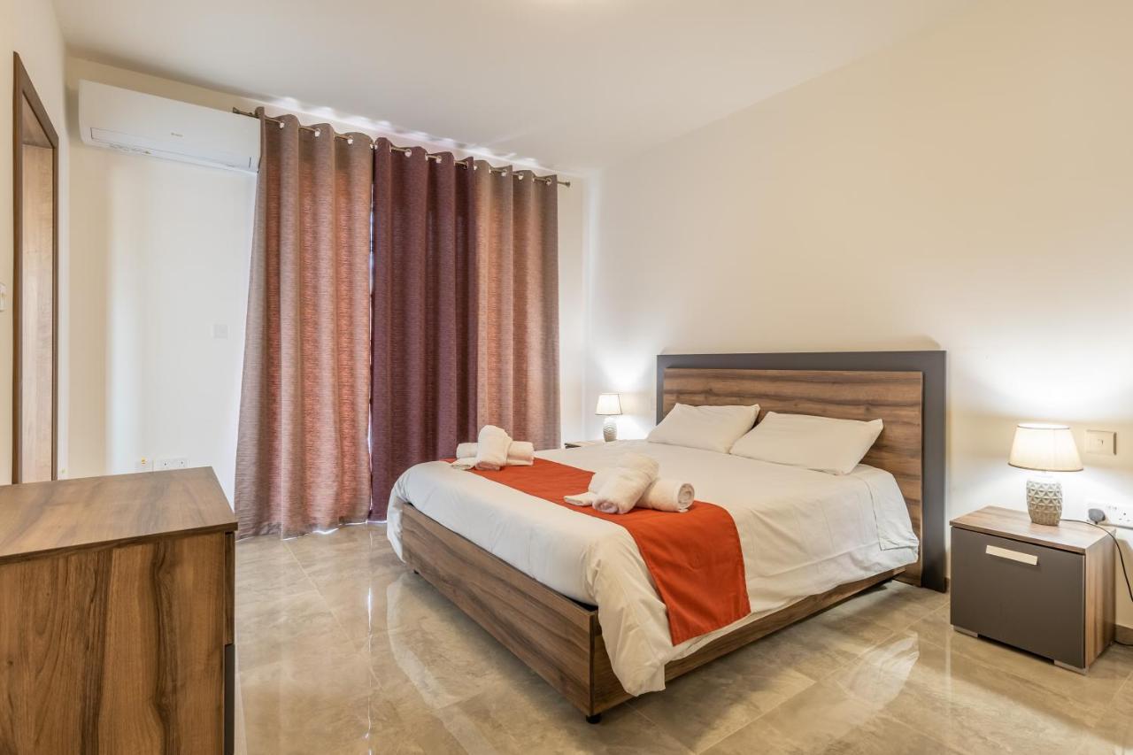 3 Bedroom Apartment - Walking Distance From Airport Gudja Экстерьер фото