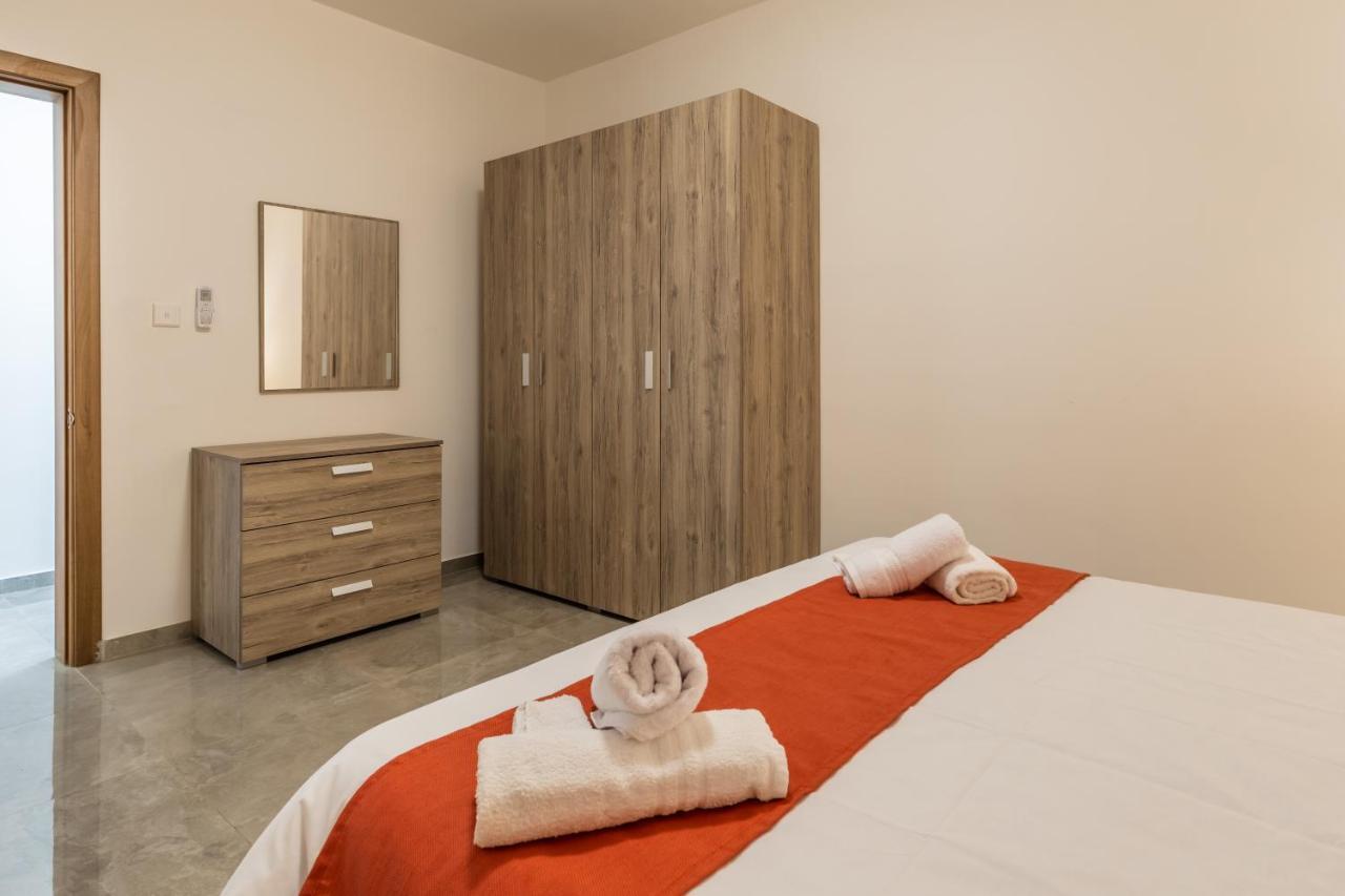 3 Bedroom Apartment - Walking Distance From Airport Gudja Экстерьер фото
